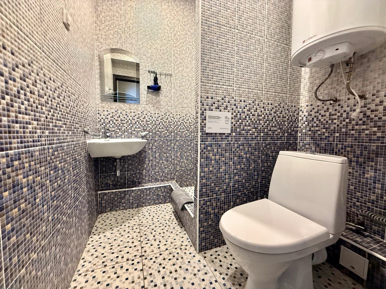 Номер 303 - детали интерьера