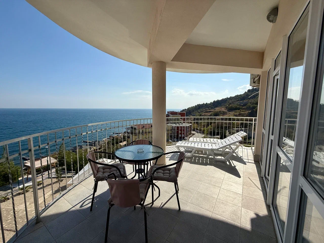 Номер 303 - детали интерьера